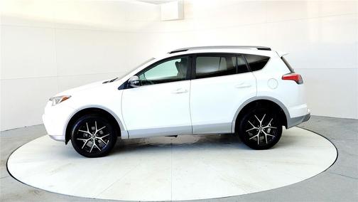 2017 Toyota RAV4 SE