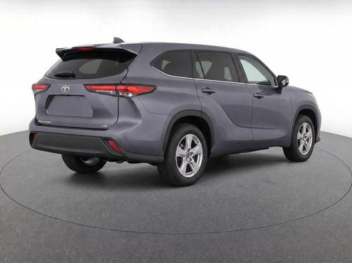 Magnetic Gray Metallic 2023 Toyota Highlander LE