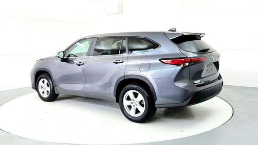 Magnetic Gray Metallic 2023 Toyota Highlander LE