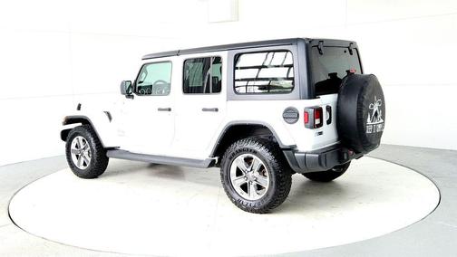Bright White Clearcoat 2022 Jeep Wrangler Unlimited Sahara