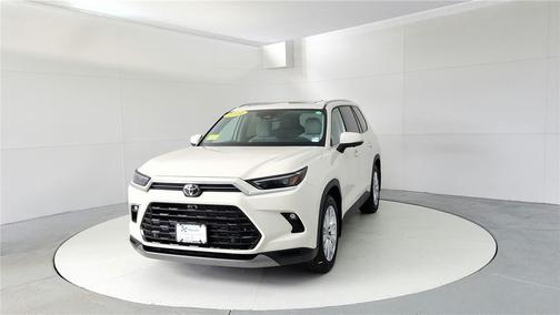 Coastal Cream 2024 Toyota Grand Highlander Platinum