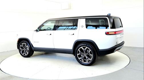 2025 Rivian R1S Adventure