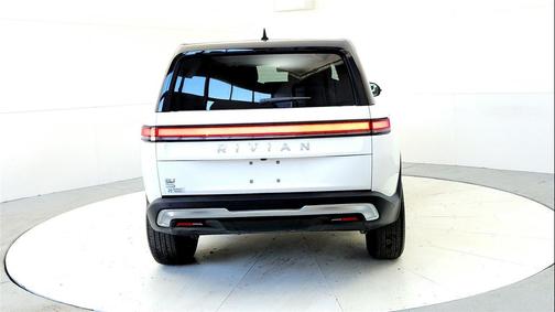 2025 Rivian R1S Adventure