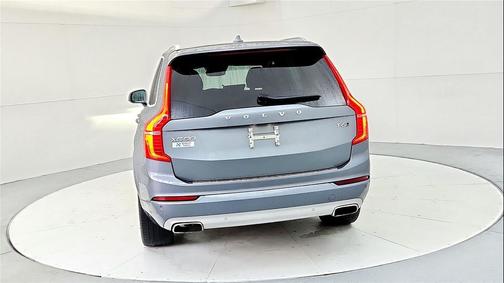 2020 Volvo XC90 T6 Momentum