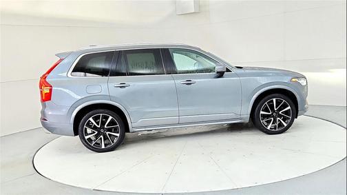 2020 Volvo XC90 T6 Momentum