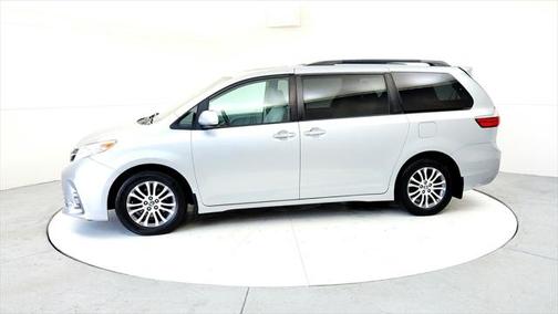 2020 Toyota Sienna XLE