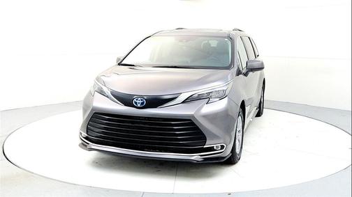 2024 Toyota Sienna XLE