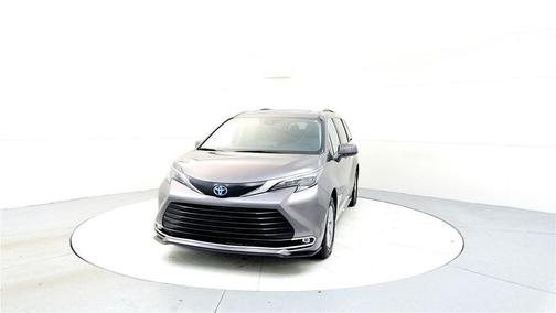 2024 Toyota Sienna XLE