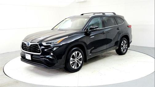 Midnight Black Metallic 2021 Toyota Highlander Hybrid XLE