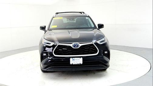 Midnight Black Metallic 2021 Toyota Highlander Hybrid XLE