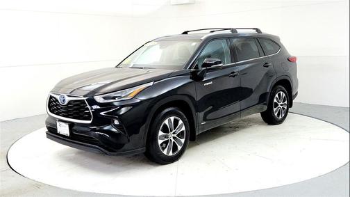 Midnight Black Metallic 2021 Toyota Highlander Hybrid XLE