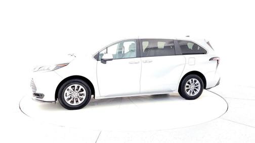 2024 Toyota Sienna LE