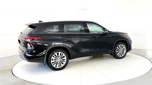 Midnight Black Metallic 2026 Toyota Highlander Hybrid Platinum