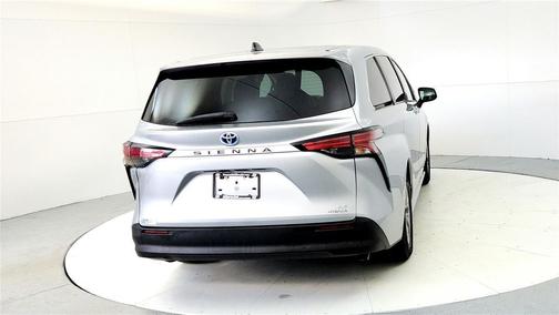 2022 Toyota Sienna LE