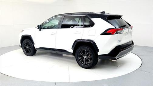 2022 Toyota RAV4 Hybrid SE