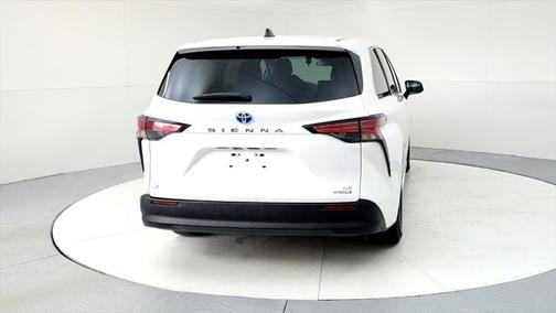 2022 Toyota Sienna LE