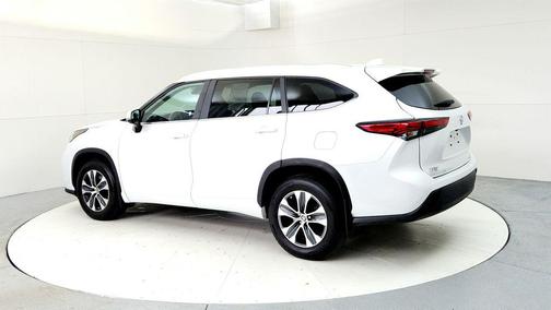 Wind Chill Pearl 2023 Toyota Highlander XLE