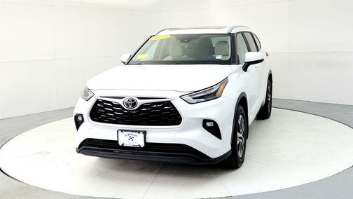 Wind Chill Pearl 2023 Toyota Highlander XLE