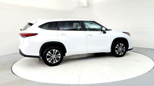 Wind Chill Pearl 2023 Toyota Highlander XLE
