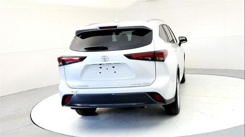 Wind Chill Pearl 2025 Toyota Highlander Limited