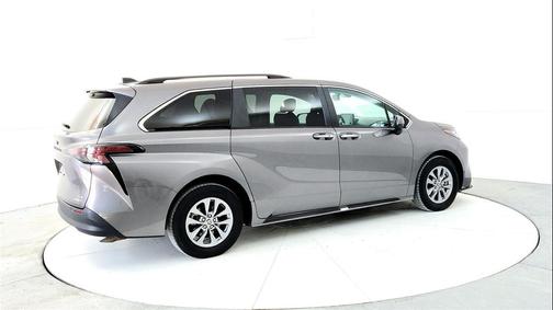 2024 Toyota Sienna XLE
