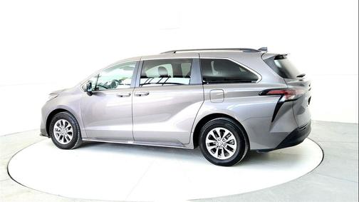 2024 Toyota Sienna XLE