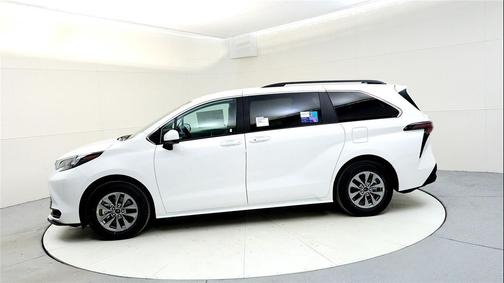 2026 Toyota Sienna LE