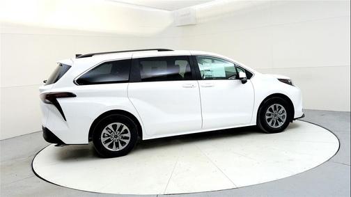 2026 Toyota Sienna LE