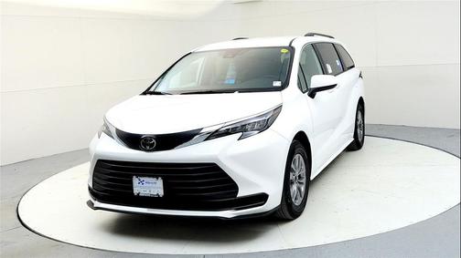 2026 Toyota Sienna LE