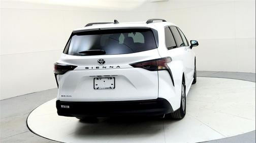 2026 Toyota Sienna LE