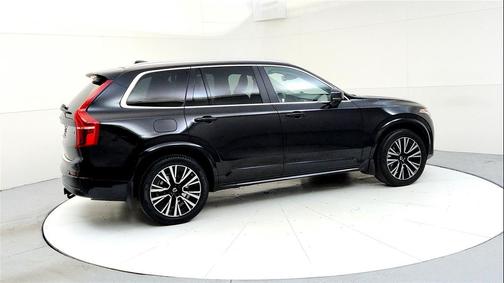 2022 Volvo XC90 T5 Momentum