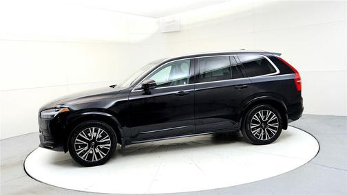 2022 Volvo XC90 T5 Momentum