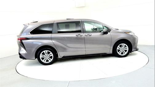 2022 Toyota Sienna Limited 7-Passenger