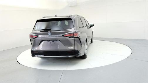 2022 Toyota Sienna Limited 7-Passenger