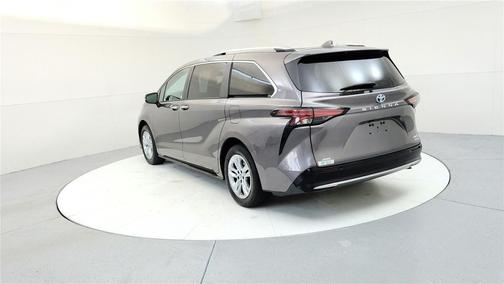 2022 Toyota Sienna Limited 7-Passenger
