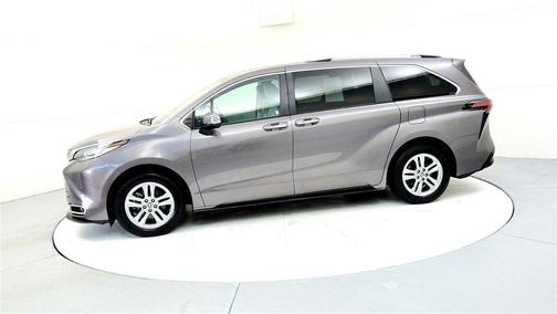 2022 Toyota Sienna Limited 7-Passenger