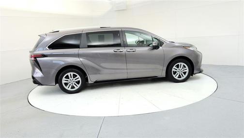 2022 Toyota Sienna Limited 7-Passenger