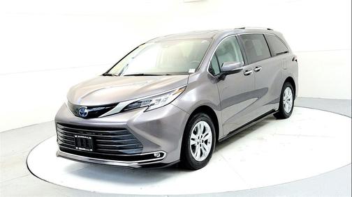 2022 Toyota Sienna Limited 7-Passenger