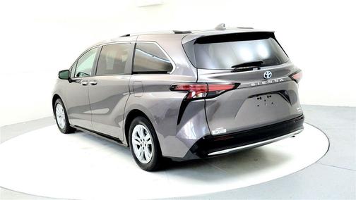 2022 Toyota Sienna Limited 7-Passenger