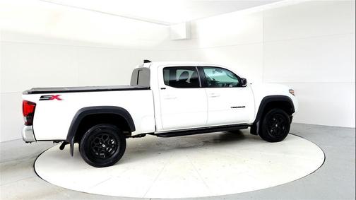 Ice Cap 2023 Toyota Tacoma SR5