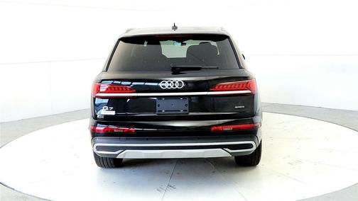 2022 Audi Q7 45 Premium Plus