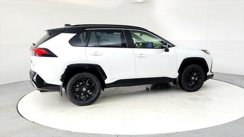 2025 Toyota RAV4 Hybrid SE