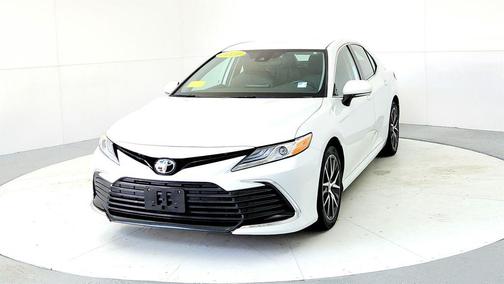 Wind Chill Pearl 2024 Toyota Camry XLE