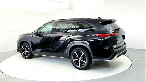 Midnight Black Metallic 2021 Toyota Highlander XSE