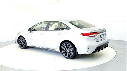 Classic Silver Metallic 2026 Toyota Corolla SE