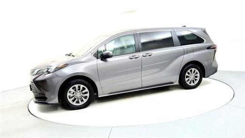 2024 Toyota Sienna LE