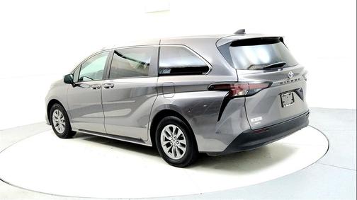 2024 Toyota Sienna LE
