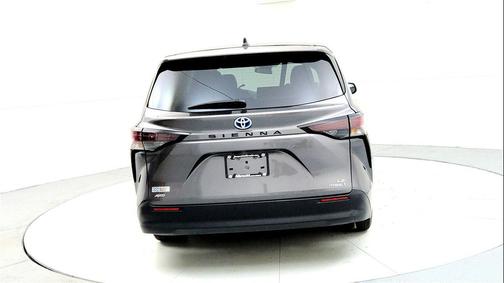 2024 Toyota Sienna LE