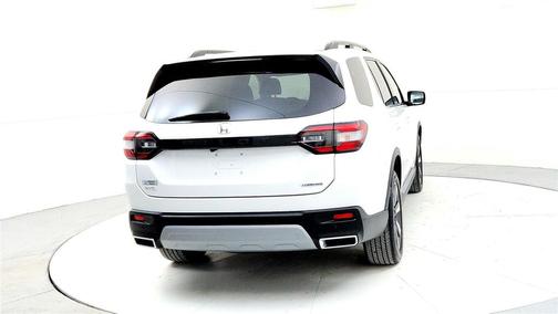2023 Honda Pilot Touring 8-Passenger