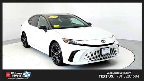 Wind Chill Pearl w/Midnight Black Metallic Roof 2026 Toyota Camry XSE
